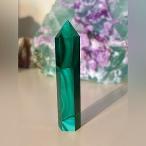 💚 Malachite Tower – Polished Green Banded Crystal 💚